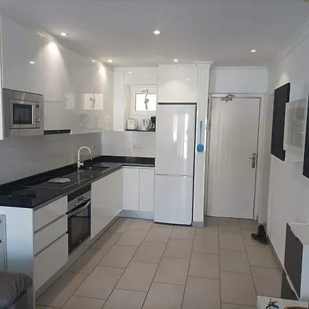 Solaris - Refurbished, Floor, Sea Views Lejlighed *